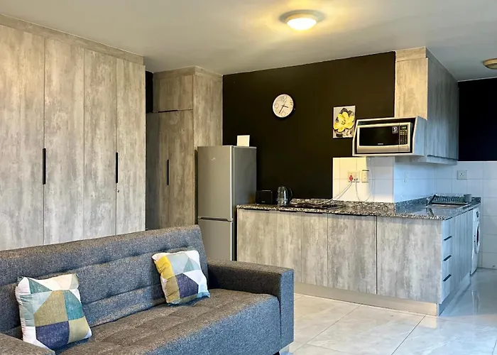 Modern Ocean-View Apartment